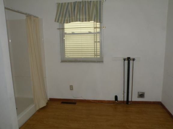 5th image of 1386 Rodney Dr