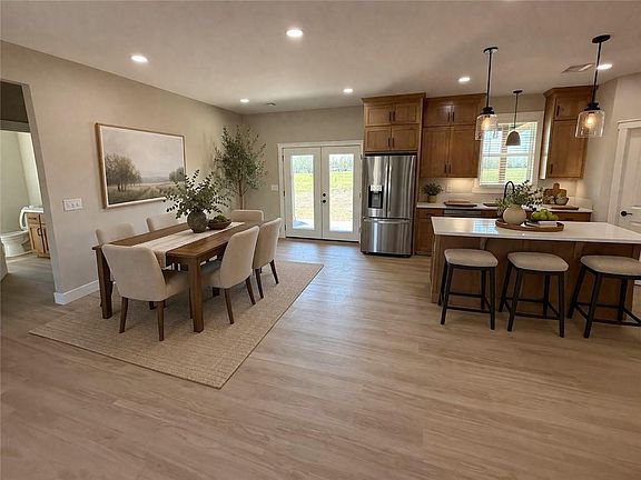 3rd image of 507 N Edgewood Dr