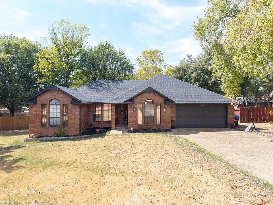 1327 Springdale Dr