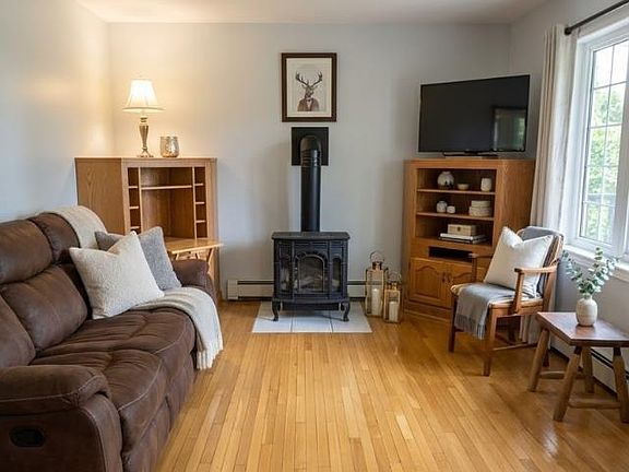 3rd image of 2291 Colville Rd