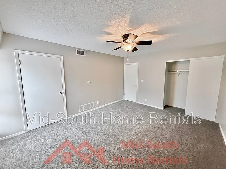 1869 E Poplar Woods Cir — Photo 15