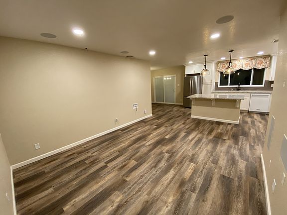 4th image of 7452 Rollingwood Blvd