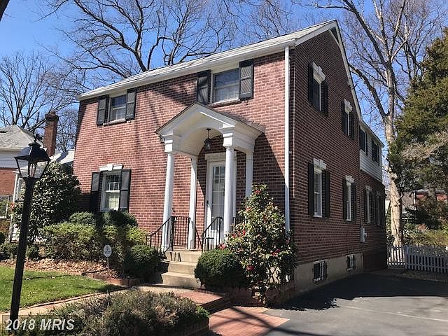 1st image of 118 N Park Dr