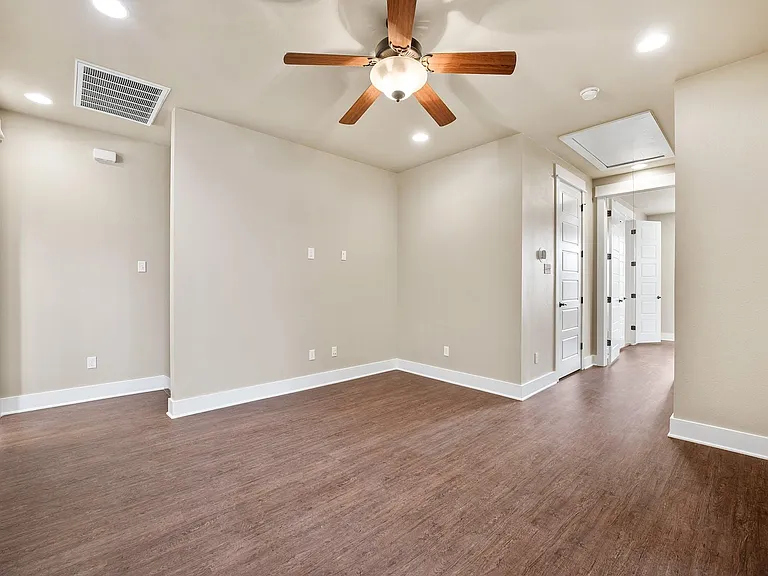 1704 Cedar Bend Dr #5B — Photo 11