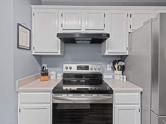 5th image of 221 Courchelle Dr