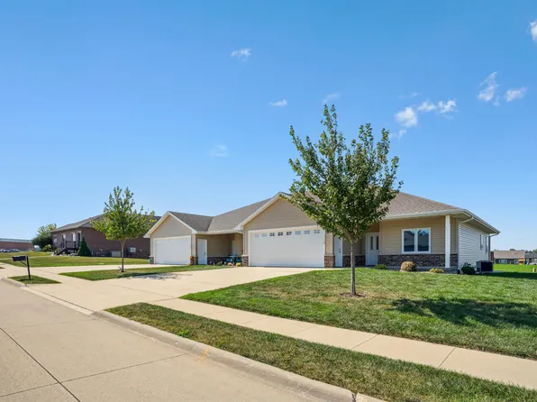 1114 8th St SW, Dyersville, IA 52040