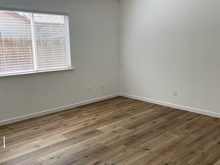 1056 Yellowstone Dr — Photo 13