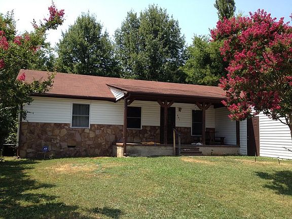 2nd image of 901 N Hickory St