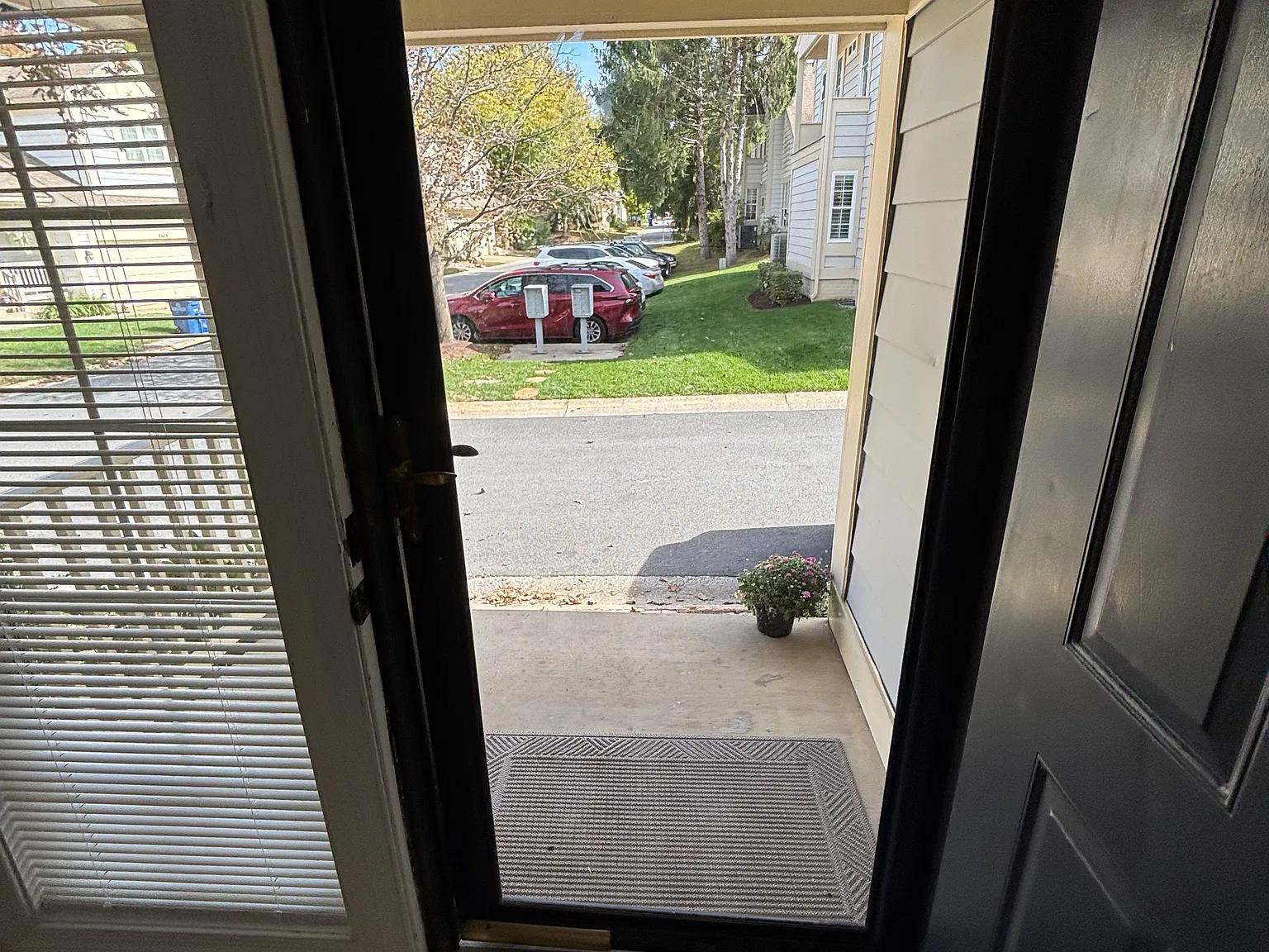 4 bed, 2281 sqft, $3,195 — Photo 2