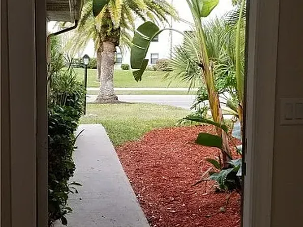 9423 Camelot Dr, Fort Myers, FL 33919