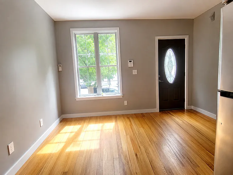 127 Hart St #3F — Photo 3