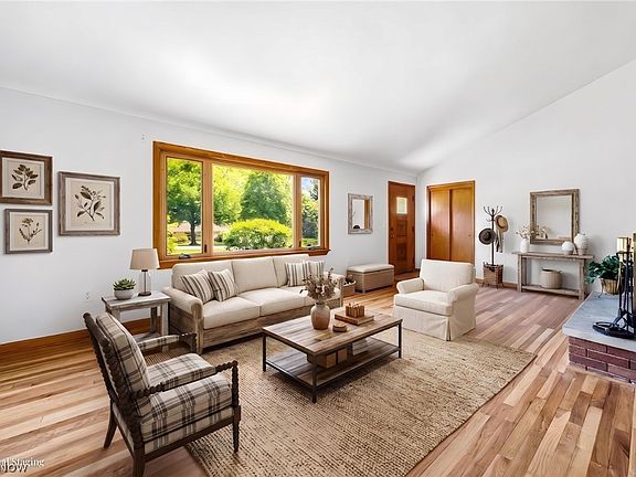 4th image of 202 Briar Hill Dr