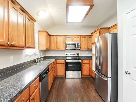 5th image of 1528 Warwick Dr