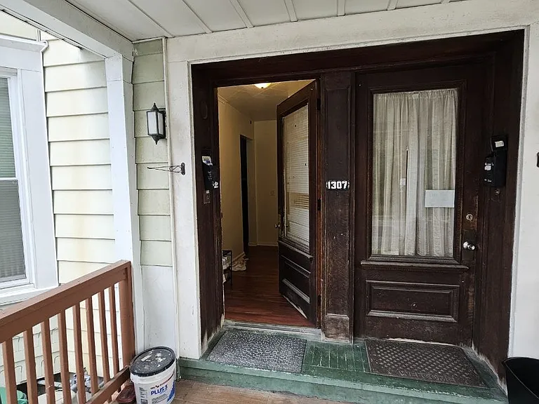 1307 Jacob St — Photo 8