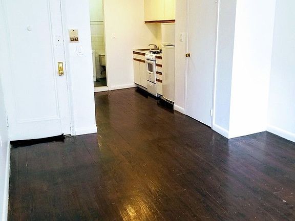 4th image of 1452 2nd Ave APT 8