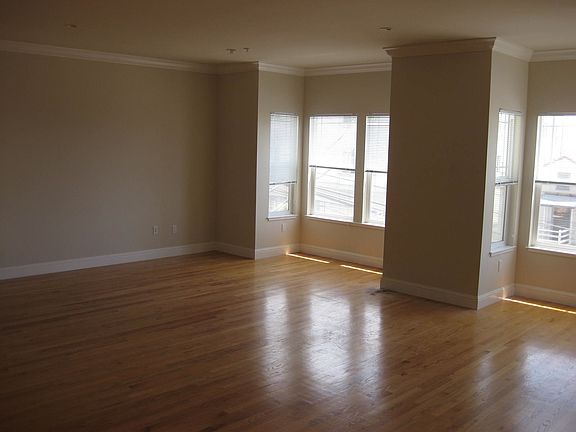 2nd image of 4526 Irving St #3