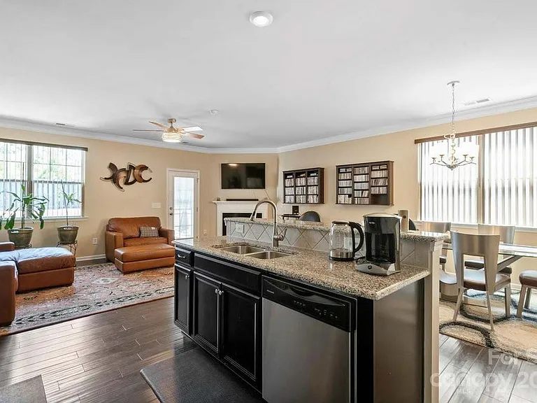 5009 Mockernut Ln — Photo 9