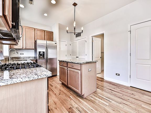 2nd image of 2920 N Lincoln Ave APT 1R