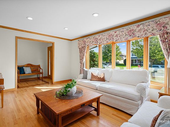 4th image of 8232 Cromwell Ave