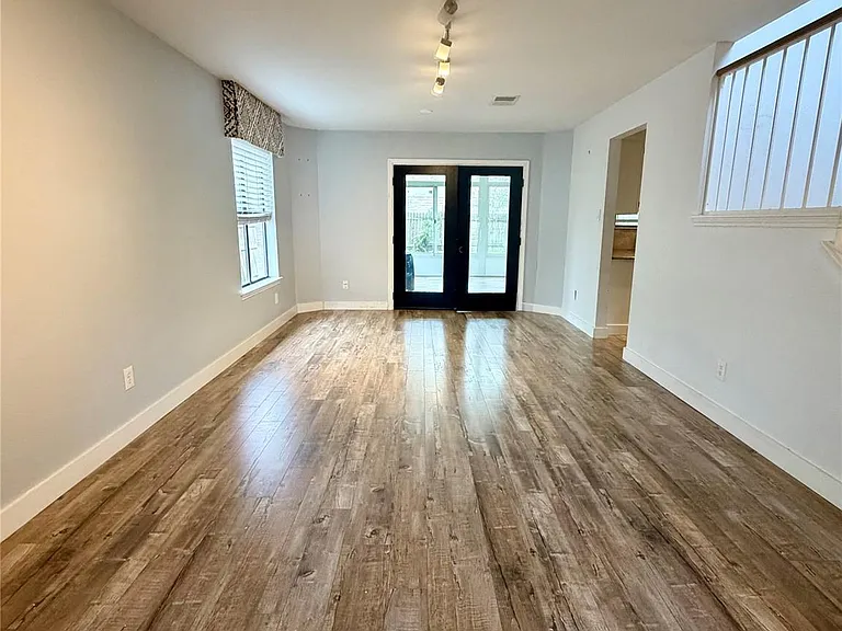 17844 Park Valley Dr — Photo 16