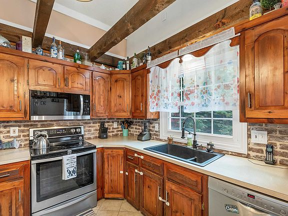 3rd image of 410 Paige Hill Road