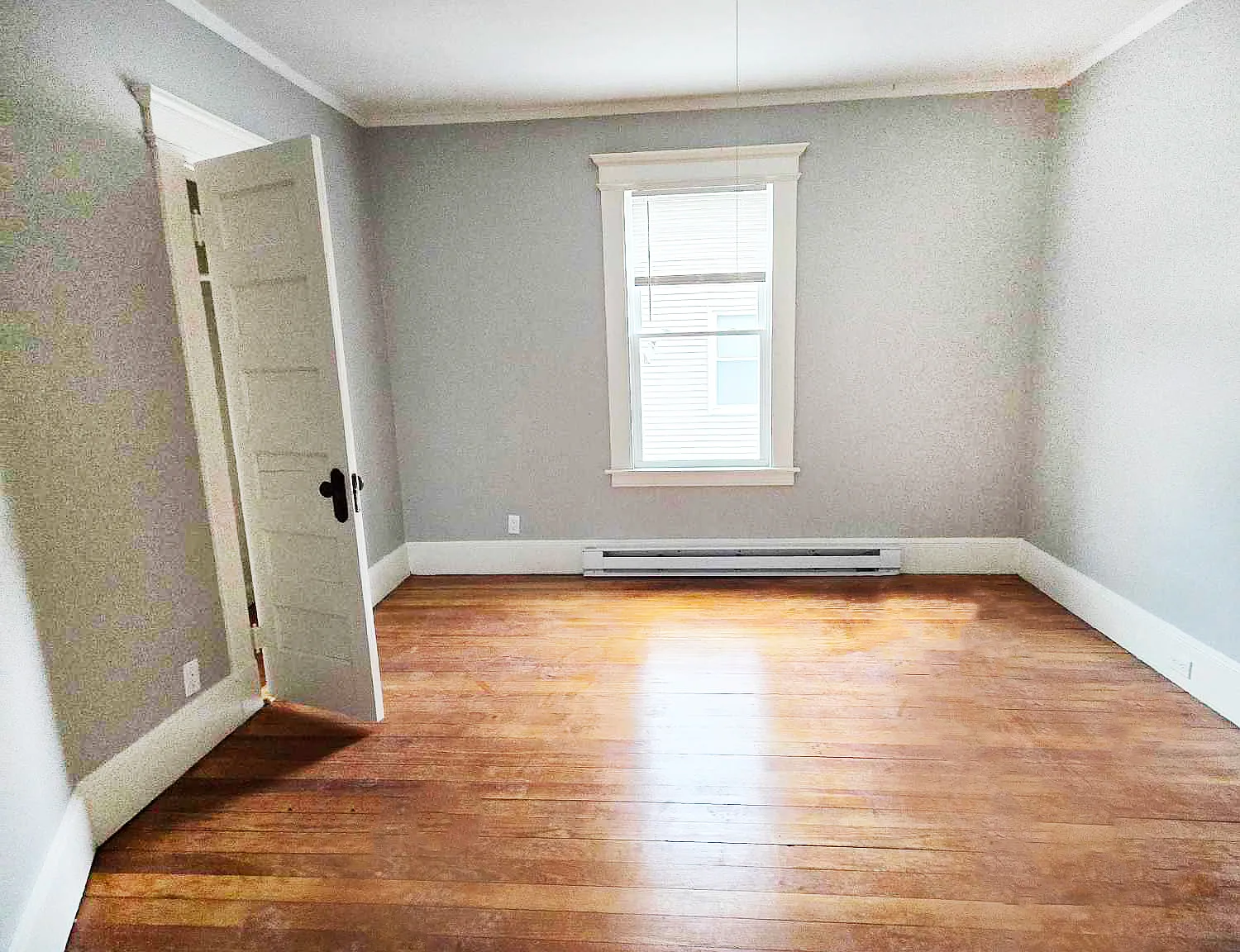 3 bed, 1.0 bath, 13114 sqft, $1,750 — Photo 2