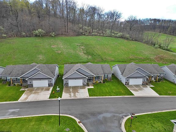 4th image of 214 Crimson Ln