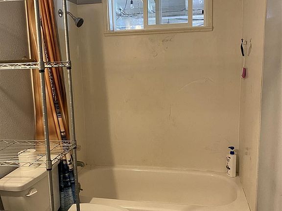 4th image of 306 Anderson St