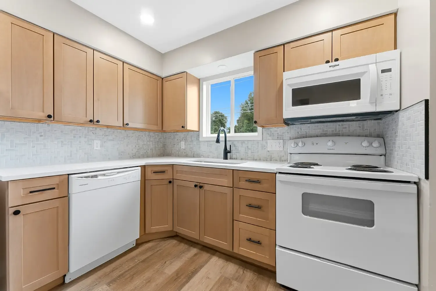 2 bed, 990 sqft, $1,500 — Photo 2