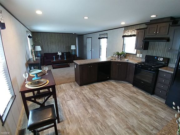 4th image of 558 Danlee Dr