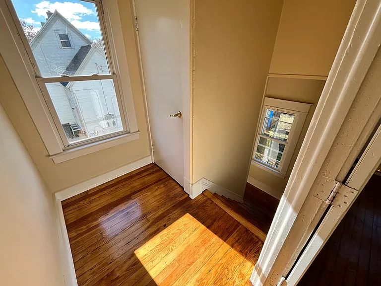 286 Potomac Ave — Photo 3