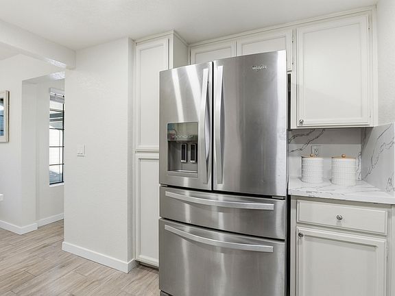 3rd image of 664 Praderia Cir