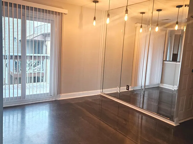 210 James Ct — Photo 10