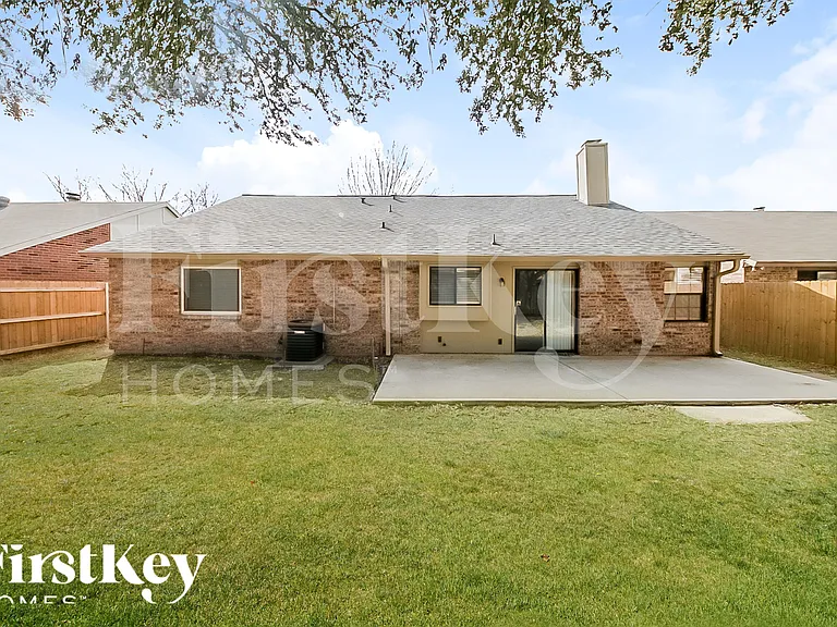2136 Benning Way — Photo 16