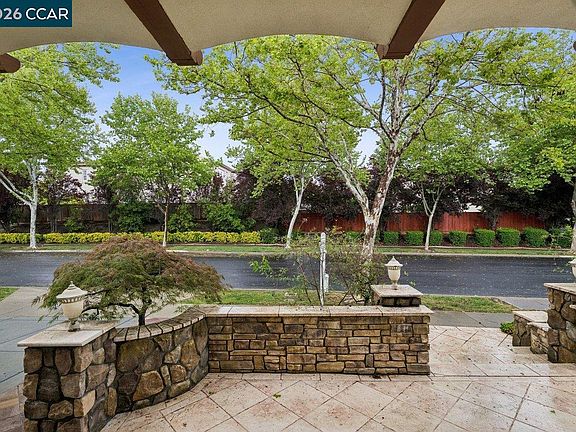 3rd image of 2048 Feathermint Dr