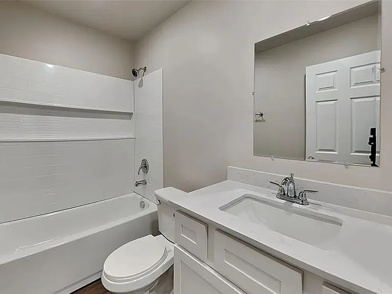1104 Ashton Ln — Photo 6