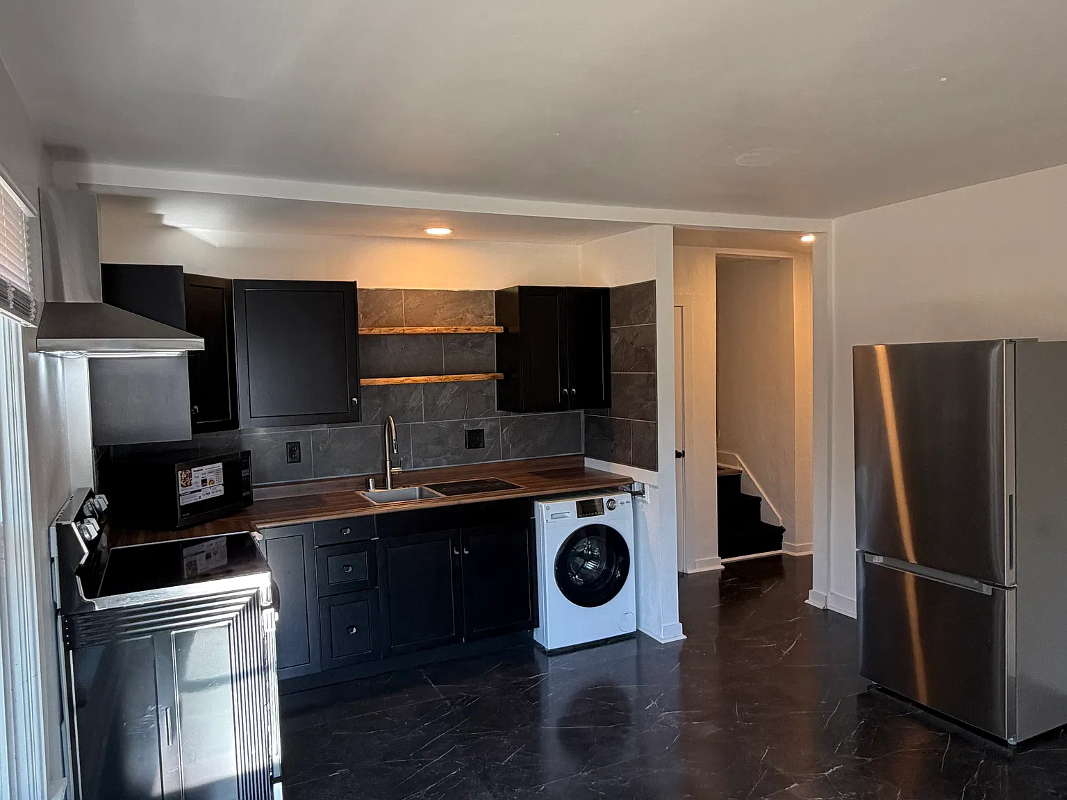 2 bed, 1100 sqft, $1,425 — Photo 2