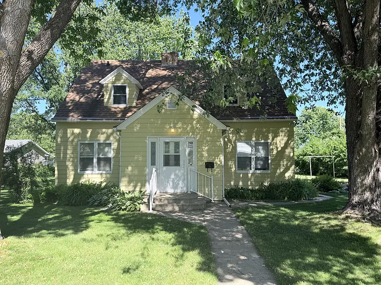 1609 Ash St — Photo 2