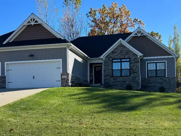 12425 Wolfberry Ct, Fenton, MI 48430