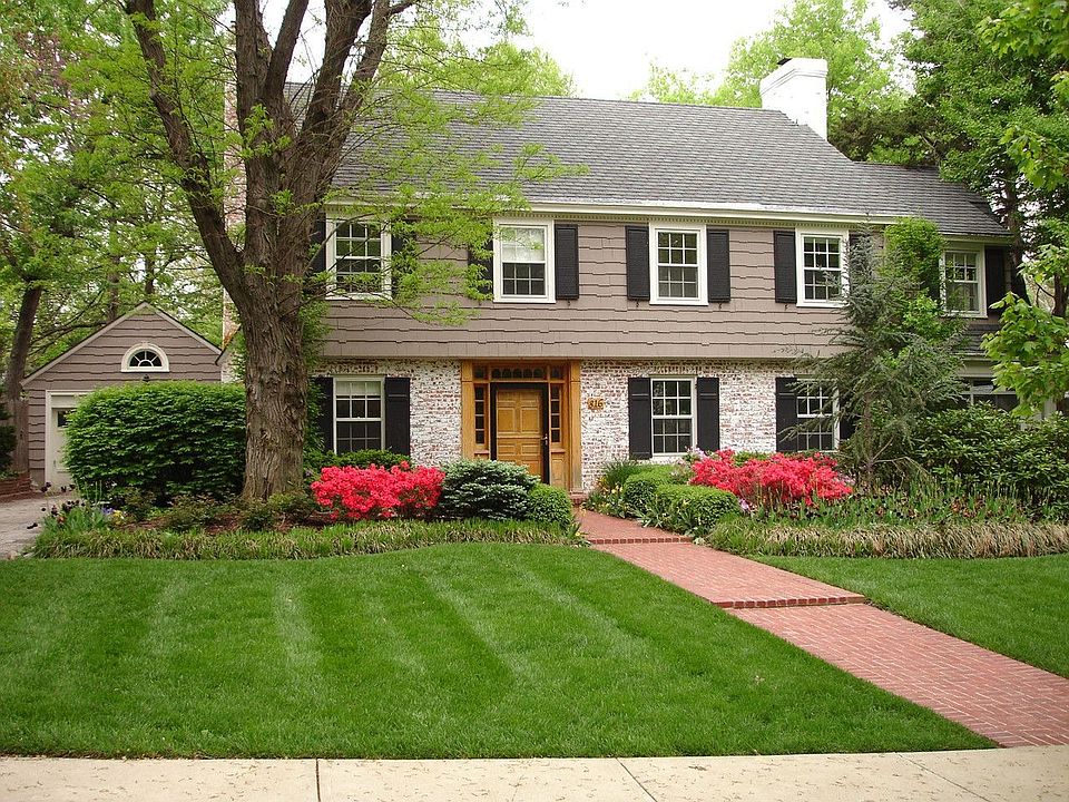 1st image of 816 W 62nd St
