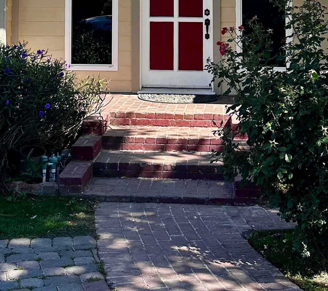 3 bed, 2174 sqft, $2,600 — Photo 2
