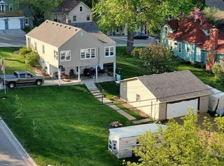 121 4th St W, Carver, MN 55315