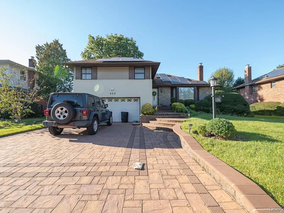 626 Nelson Pl