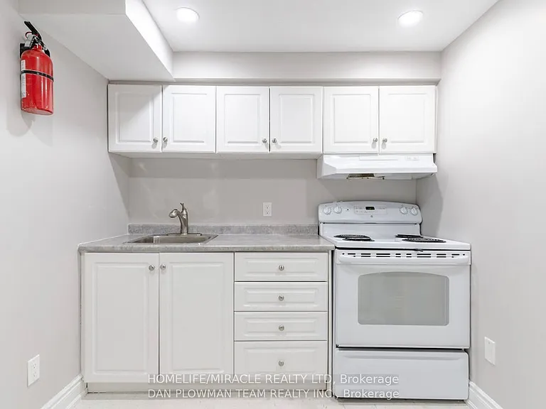 3 Teddington Cres #BASEMENT — Photo 6