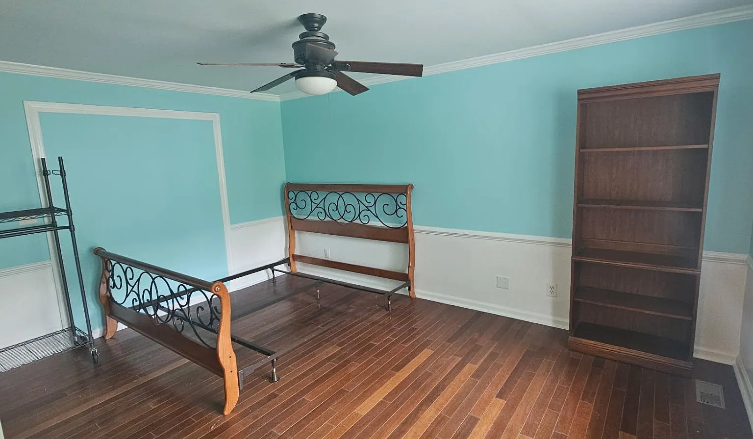 11200 Springfield Dr — Photo 1