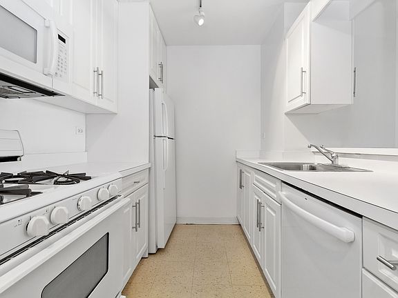 4th image of 400 E 71st St APT 4I