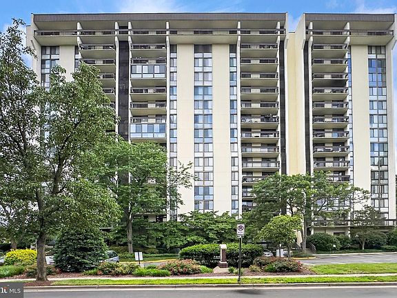 2nd image of 5300 Holmes Run #906