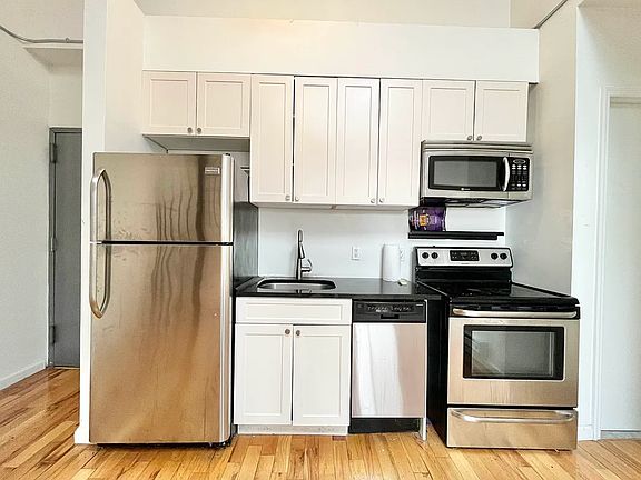 4th image of 320 Melrose St #4B