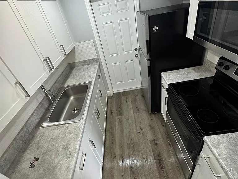 921 NE 22nd Dr — Photo 15