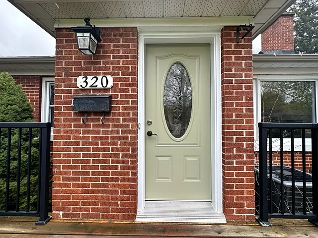 Building Photo - 320 Brock St